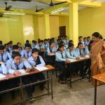 পরীক্ষার মরসুম: উচ্চমাধ্যমিকের প্রশাসনিক কড়াকড়ি এবং আইআইটি-র প্রবেশিকা যুদ্ধের চালচিত্র